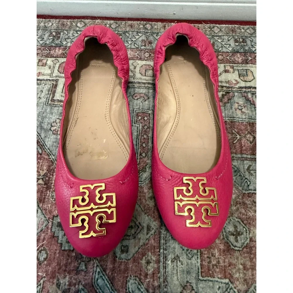 Tory Burch Minnie Travel Ballet Flats Pink Pebbled Leather Gold Logo Size 8.5
